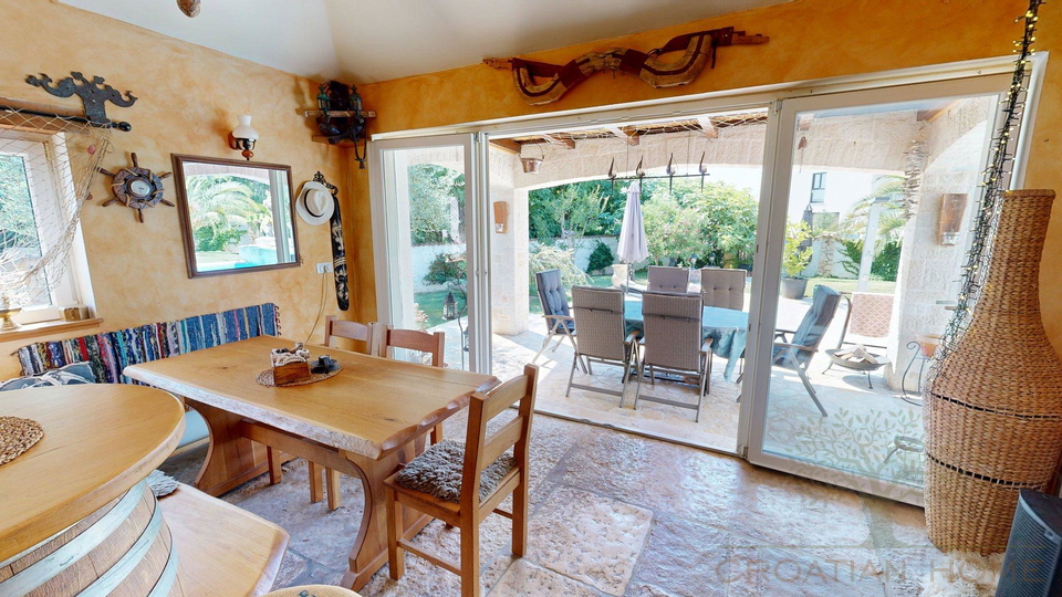 Haupthaus mit Einliegerhaus&comma; Pool&comma; Solaranlage und Fussbodenheizung nur 7 km vom Meer bei Porec mit Meerblick