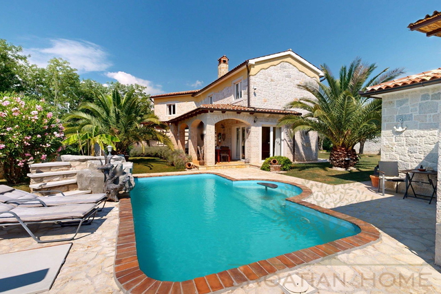 Haupthaus mit Einliegerhaus, Pool, Solaranlage und Fussbodenheizung nur 7 km vom Meer bei Porec mit Meerblick