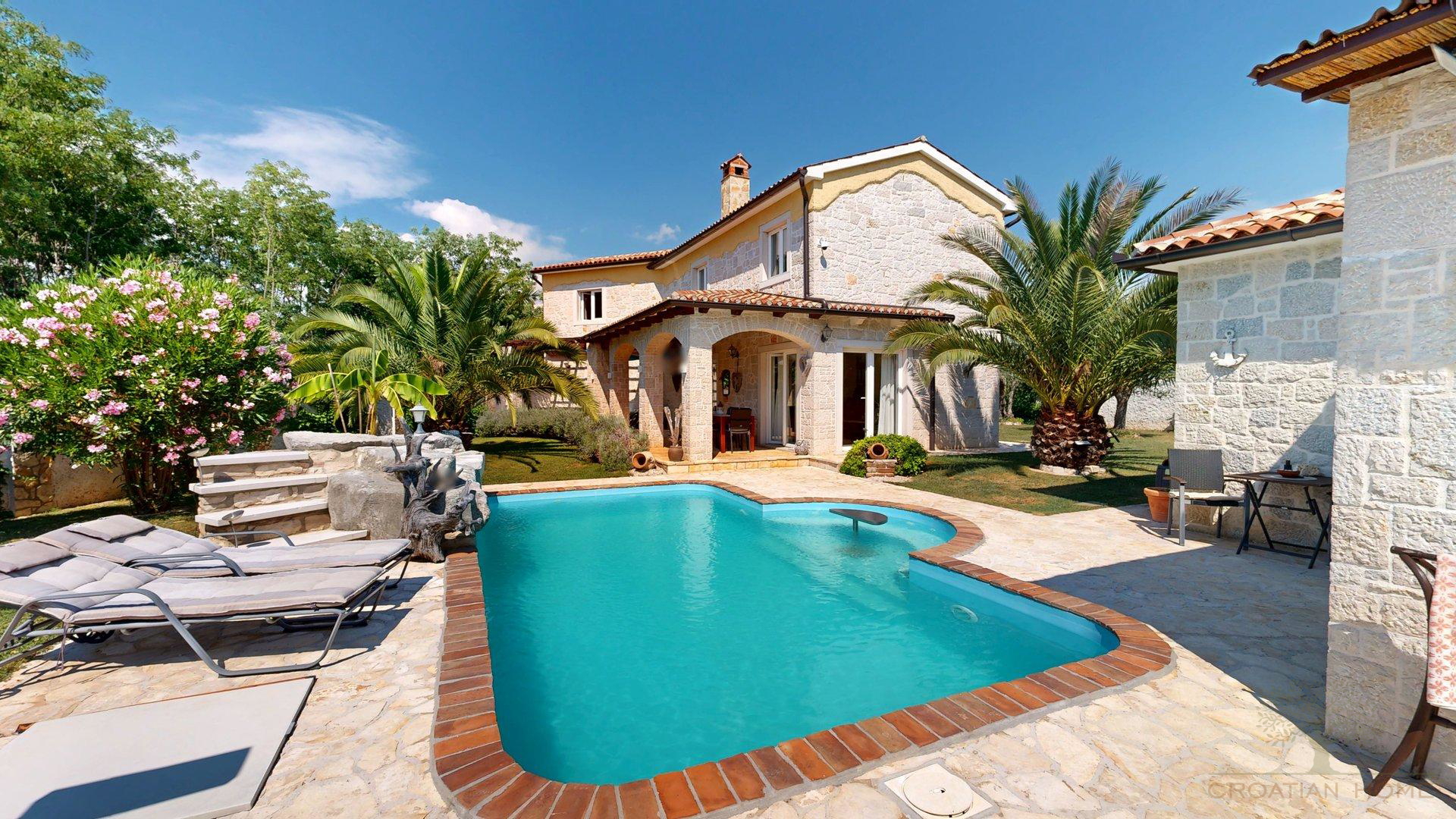 Haupthaus mit Einliegerhaus, Pool, Solaranlage und Fussbodenheizung nur 7 km vom Meer bei Porec mit Meerblick