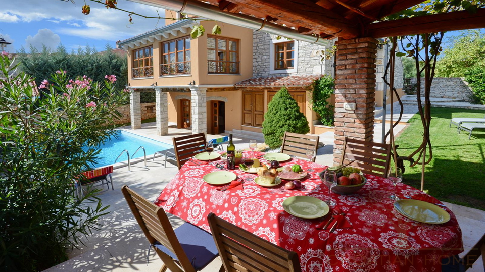 WUNDERSCH&Ouml;NES ISTRISCHES HAUS MIT POOL MIT SEHR VIEL PRIVATSH&Auml;RE UND RUHE