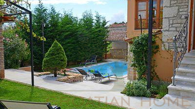 WUNDERSCH&Ouml;NES ISTRISCHES HAUS MIT POOL MIT SEHR VIEL PRIVATSH&Auml;RE UND RUHE