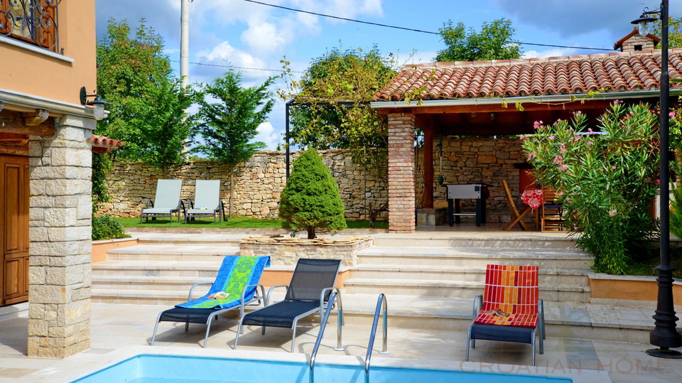 WUNDERSCH&Ouml;NES ISTRISCHES HAUS MIT POOL MIT SEHR VIEL PRIVATSH&Auml;RE UND RUHE