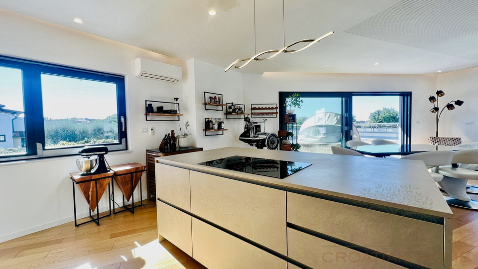 VILLA MIT POOL NUR 80 M VOM MEER MIT MEERBLICK UND GARAGE