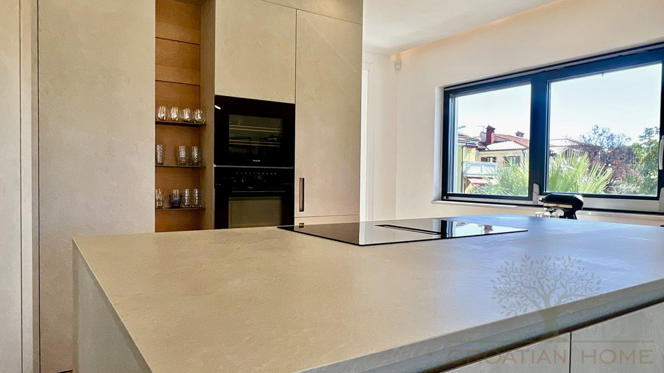 VILLA MIT POOL NUR 80 M VOM MEER MIT MEERBLICK UND GARAGE
