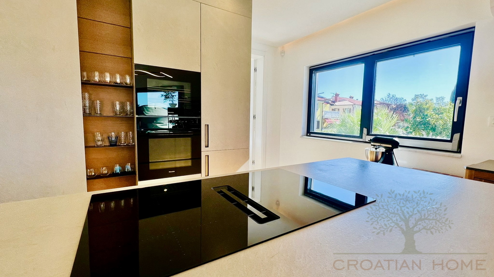 VILLA MIT POOL NUR 80 M VOM MEER MIT MEERBLICK UND GARAGE