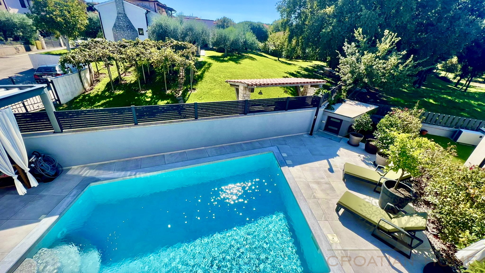VILLA MIT POOL NUR 80 M VOM MEER MIT MEERBLICK UND GARAGE
