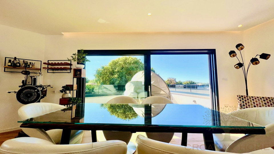 VILLA MIT POOL NUR 80 M VOM MEER MIT MEERBLICK UND GARAGE