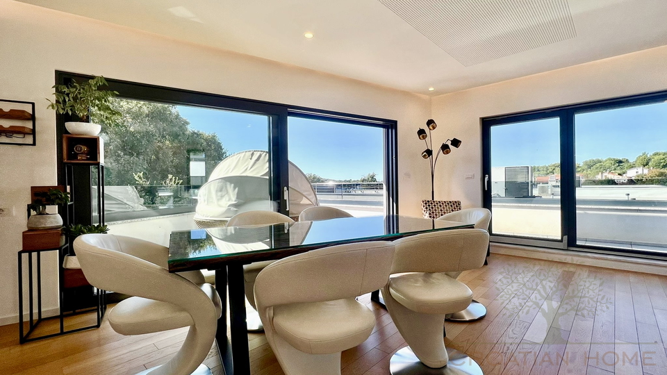 VILLA MIT POOL NUR 80 M VOM MEER MIT MEERBLICK UND GARAGE