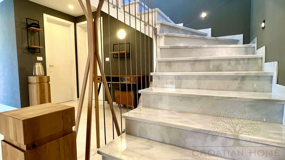 VILLA MIT POOL NUR 80 M VOM MEER MIT MEERBLICK UND GARAGE