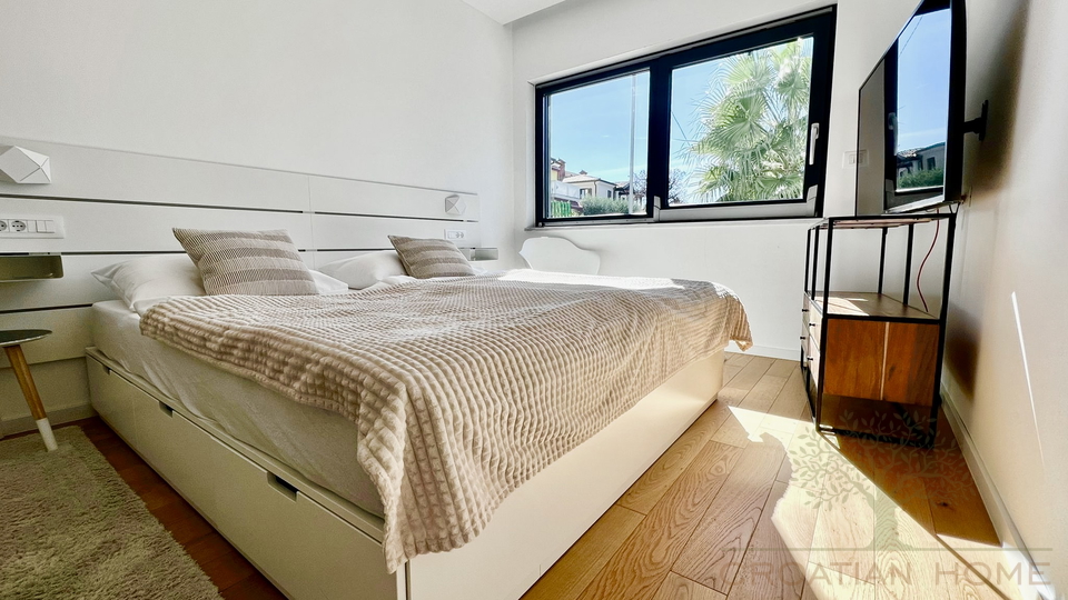 VILLA MIT POOL NUR 80 M VOM MEER MIT MEERBLICK UND GARAGE