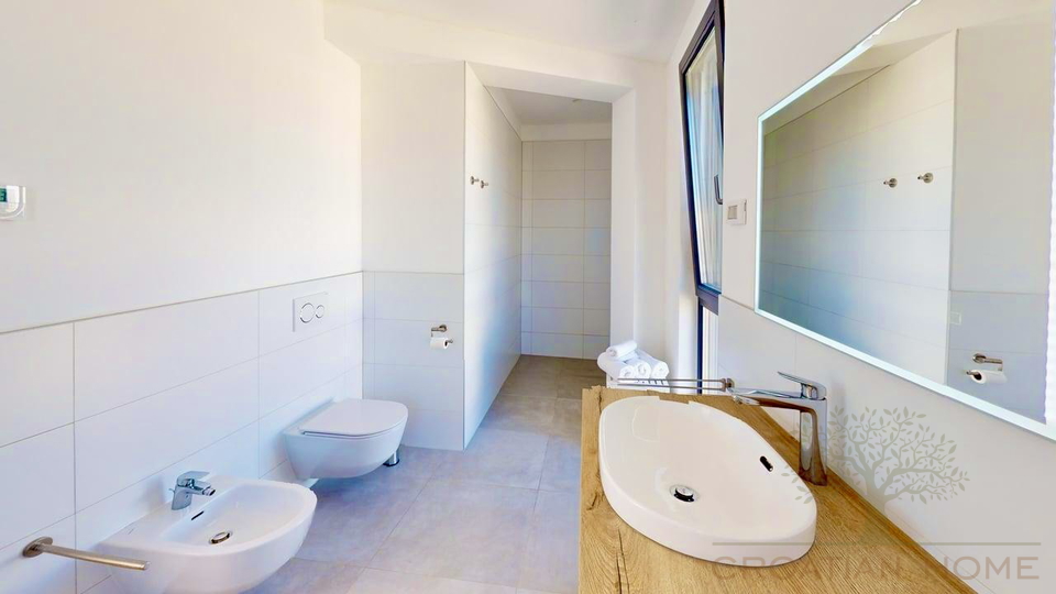 VILLA MIT POOL NUR 80 M VOM MEER MIT MEERBLICK UND GARAGE