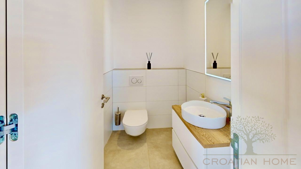 VILLA MIT POOL NUR 80 M VOM MEER MIT MEERBLICK UND GARAGE