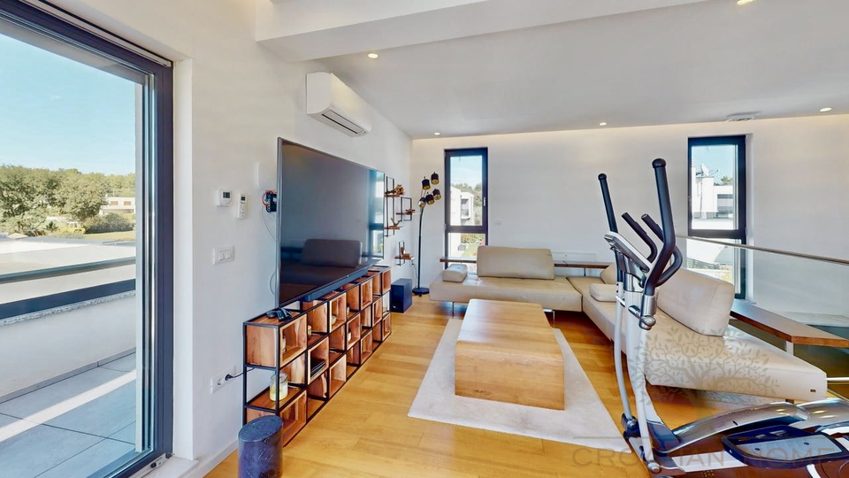 VILLA MIT POOL NUR 80 M VOM MEER MIT MEERBLICK UND GARAGE