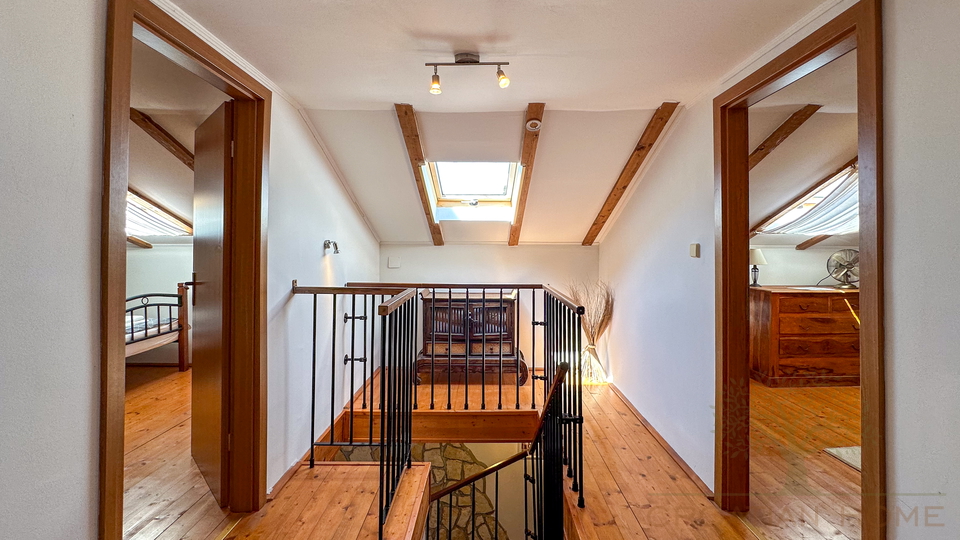 Authentisches Steinhaus mit Pool &ndash; N&auml;he Pore&ccaron;&comma; Meerblick&comma; ruhige Lage