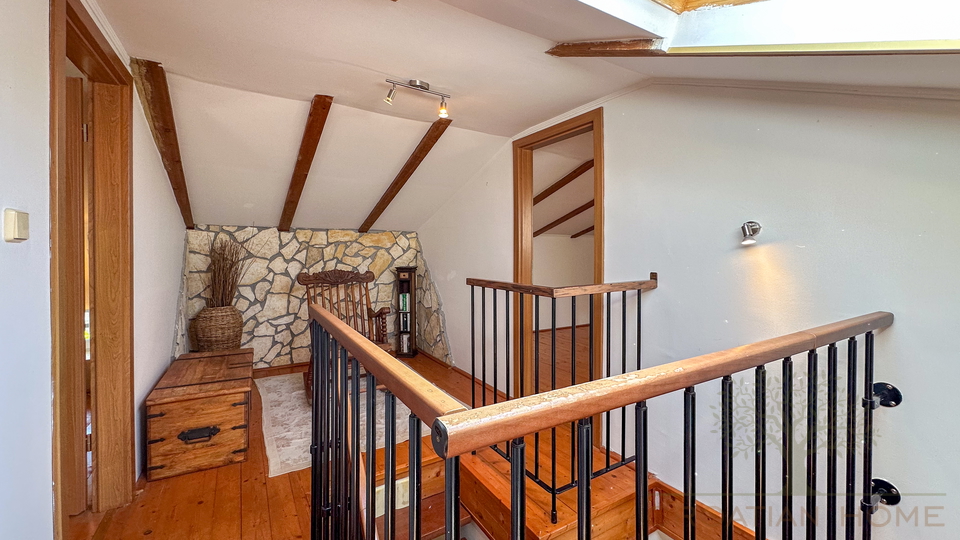 Authentisches Steinhaus mit Pool &ndash; N&auml;he Pore&ccaron;&comma; Meerblick&comma; ruhige Lage