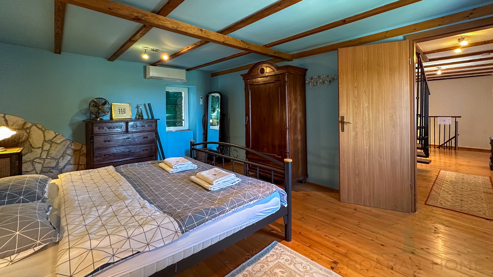 Authentisches Steinhaus mit Pool &ndash; N&auml;he Pore&ccaron;&comma; Meerblick&comma; ruhige Lage