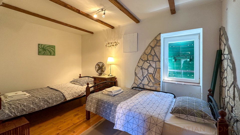 Authentisches Steinhaus mit Pool &ndash; N&auml;he Pore&ccaron;&comma; Meerblick&comma; ruhige Lage