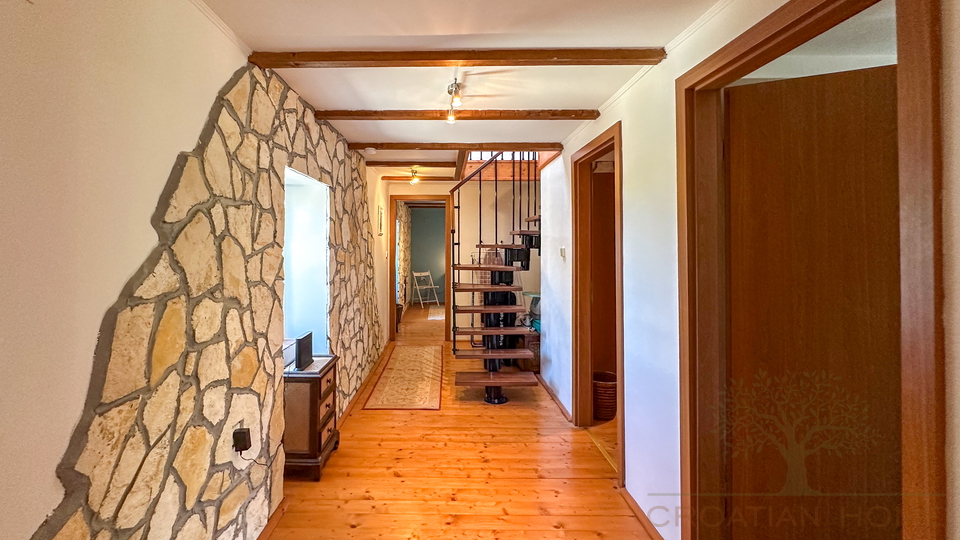 Authentisches Steinhaus mit Pool &ndash; N&auml;he Pore&ccaron;&comma; Meerblick&comma; ruhige Lage