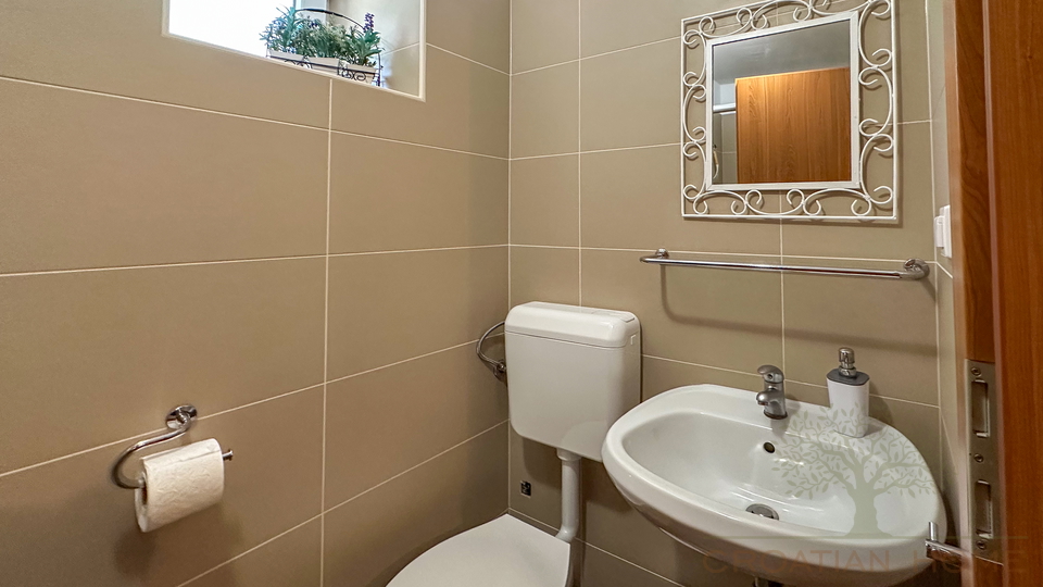 Authentisches Steinhaus mit Pool &ndash; N&auml;he Pore&ccaron;&comma; Meerblick&comma; ruhige Lage