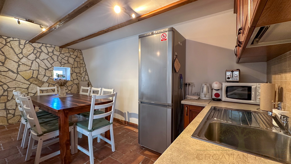 Authentisches Steinhaus mit Pool &ndash; N&auml;he Pore&ccaron;&comma; Meerblick&comma; ruhige Lage
