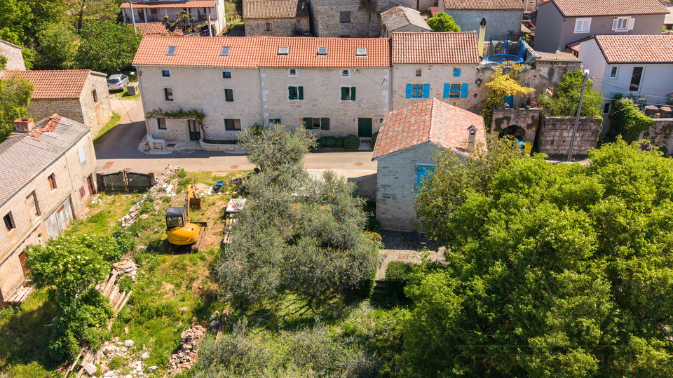 Authentisches Steinhaus mit Pool &ndash; N&auml;he Pore&ccaron;&comma; Meerblick&comma; ruhige Lage