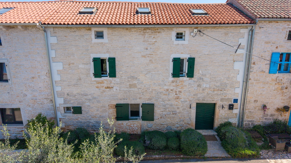 Authentisches Steinhaus mit Pool &ndash; N&auml;he Pore&ccaron;&comma; Meerblick&comma; ruhige Lage