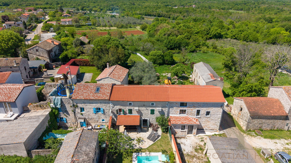 Authentisches Steinhaus mit Pool &ndash; N&auml;he Pore&ccaron;&comma; Meerblick&comma; ruhige Lage