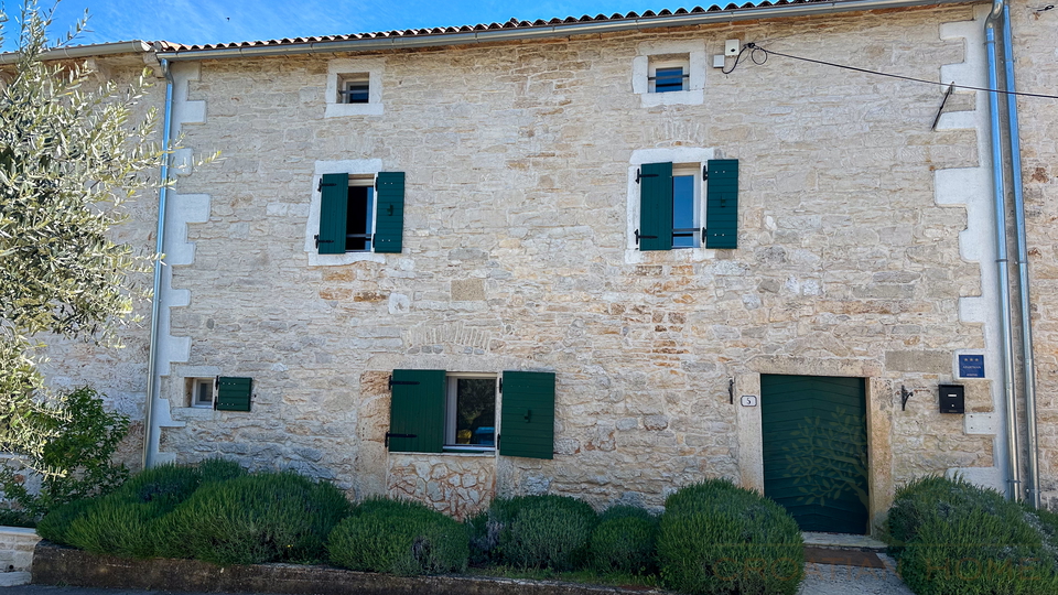 Authentisches Steinhaus mit Pool &ndash; N&auml;he Pore&ccaron;&comma; Meerblick&comma; ruhige Lage