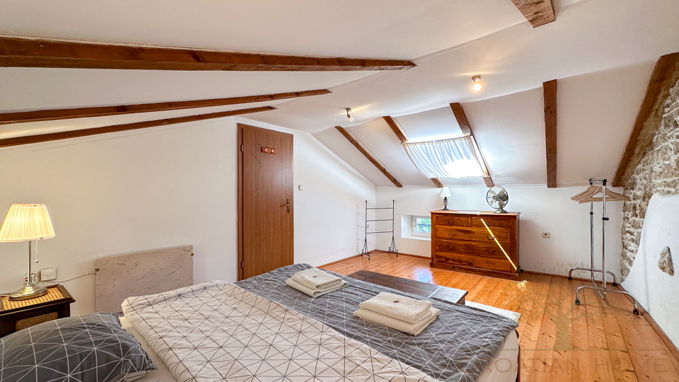 Authentisches Steinhaus mit Pool &ndash; N&auml;he Pore&ccaron;&comma; Meerblick&comma; ruhige Lage