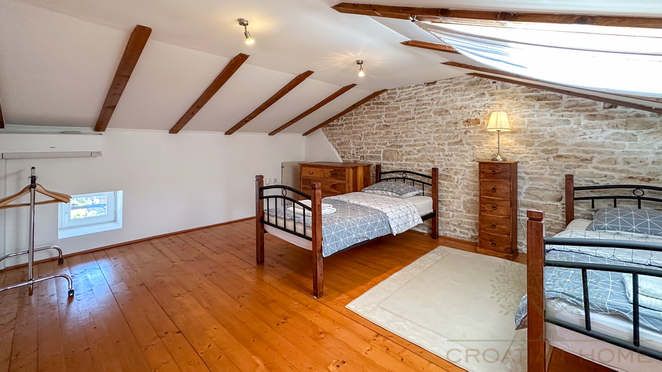 Authentisches Steinhaus mit Pool &ndash; N&auml;he Pore&ccaron;&comma; Meerblick&comma; ruhige Lage