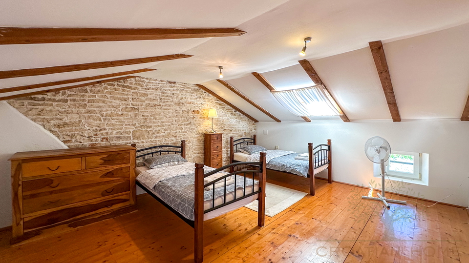 Authentisches Steinhaus mit Pool &ndash; N&auml;he Pore&ccaron;&comma; Meerblick&comma; ruhige Lage
