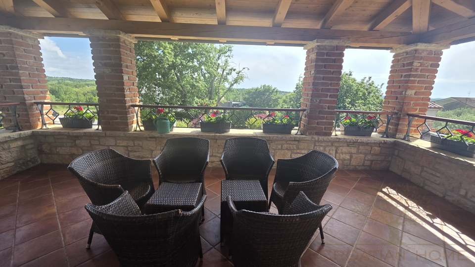 WUNDERSCH&Ouml;NE STEINVILLA MIT POOL UND KLEINER MEERBLICK