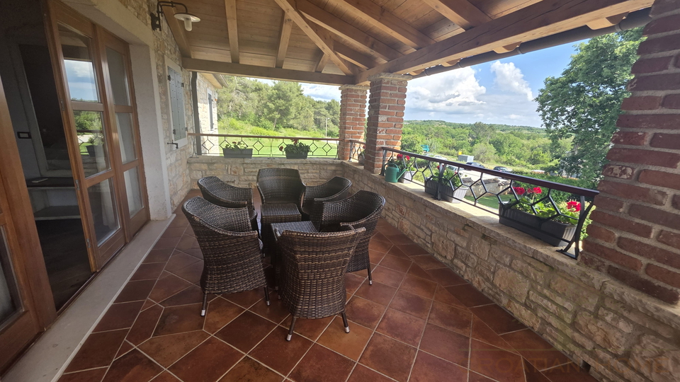 WUNDERSCH&Ouml;NE STEINVILLA MIT POOL UND KLEINER MEERBLICK