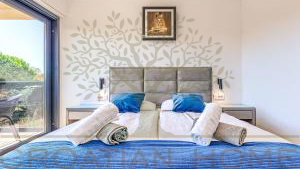 MODERNE VILLA MIT BEHEIZTEM POOL UND PRIVATEM WELNESS UND GYM IN POREC