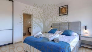 MODERNE VILLA MIT BEHEIZTEM POOL UND PRIVATEM WELNESS UND GYM IN POREC