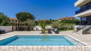MODERNE VILLA MIT BEHEIZTEM POOL UND PRIVATEM WELNESS UND GYM IN POREC