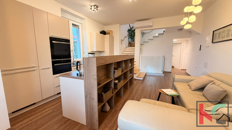 PULA&comma; STOJA&comma; EKSKLUZIVAN AUSTROUGARSKI STAN S DVORI&Scaron;TEM &num;PRODAJA