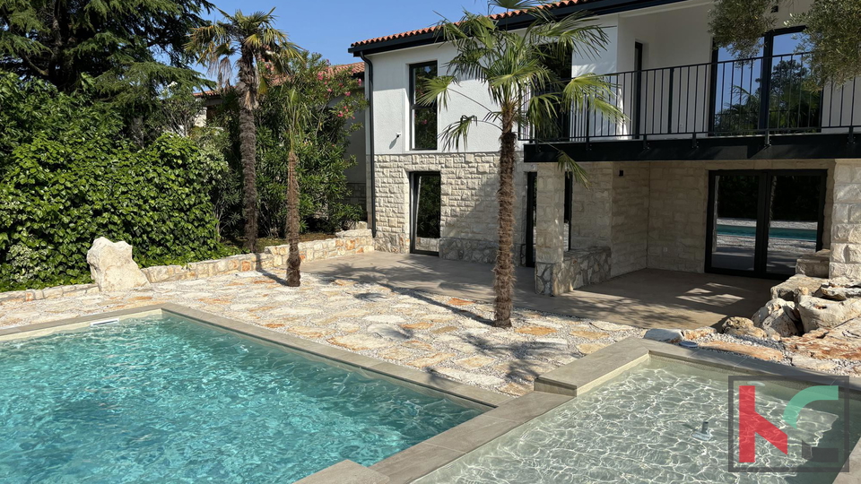 ISTRA – UMAG, KUĆA S 3 APARTMANA I BAZENOM, 300M OD PLAŽE #PRODAJA
