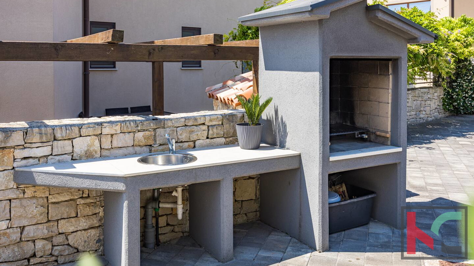 LIŽNJAN, KUĆA SA BAZENOM I POGLEDOM NA MORE#PRODAJA