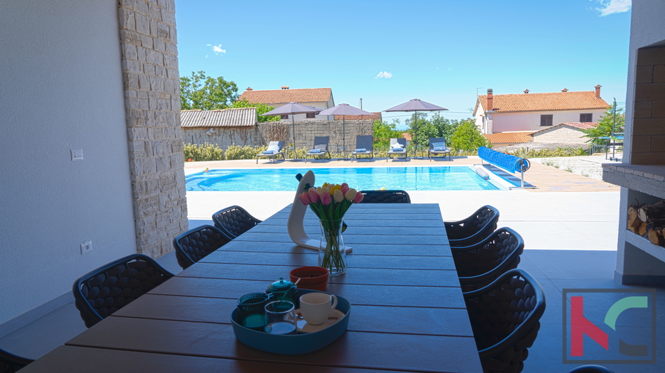 PORE&Ccaron;&comma; PREKRASNA MODERNA VILA SA BAZENOM&comma; JACUZZIJEM&comma; SAUNOM I VELIKOM OKU&Cacute;NICOM I TERASOM &num;PRODAJA