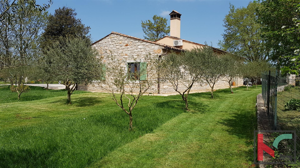 Bale una villa attraente con quattro stelle in stile rurale istriano circondato da una grande proprietà recintata di 30.550 m2.