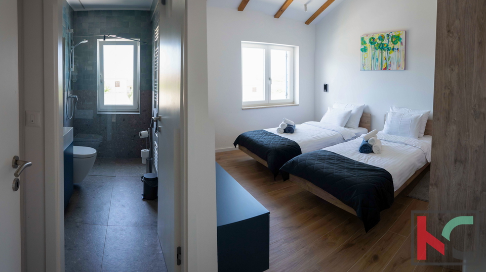 PORE&Ccaron;&comma; PREKRASNA MODERNA VILA SA BAZENOM&comma; JACUZZIJEM&comma; SAUNOM I VELIKOM OKU&Cacute;NICOM I TERASOM &num;PRODAJA