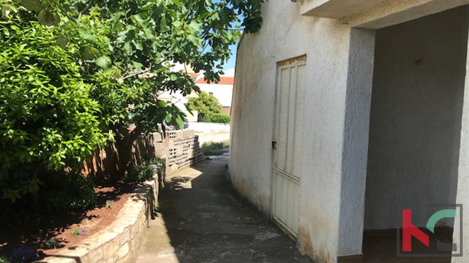 Ližnjan, house 160m2 with 100m2 garden, close to the sea