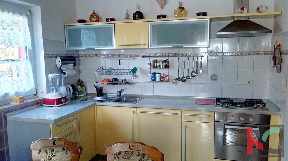 Ližnjan, Šišan, samostojna hiša 230m2 s tremi apartmaji, 900m2 vrta, mirna lokacija