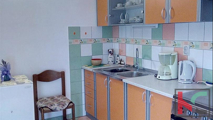 Ližnjan, Šišan, detached house 230m2 with three apartments, 900m2 garden, quiet location