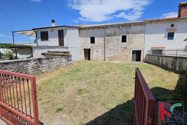 ISTRA-KUJIĆI, OLD ISTRIAN HOUSE WITH YARD - 6 KM FROM THE BEACHES, #FOR SALE