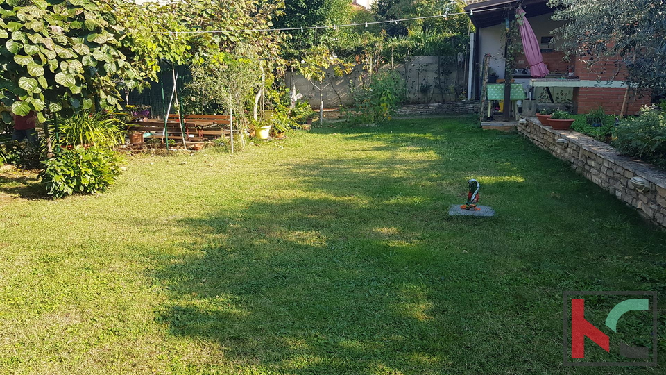 Rovigno, casa indipendente 360m2 tre appartamenti e una casa separata è una posizione eccellente