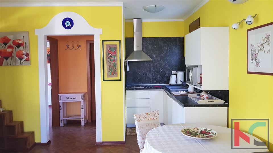 Rovinj, samostojna hiša 360m2 tri apartmaje in ločena hiša je odlična lokacija