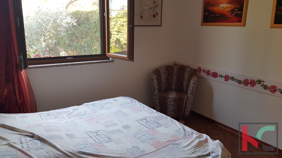 Rovinj, Einfamilienhaus 360m2 drei Wohnungen und ein separates Haus ist eine ausgezeichnete Lage