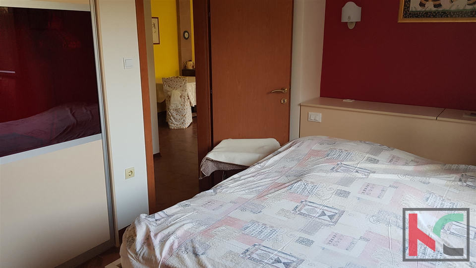 Rovinj, Einfamilienhaus 360m2 drei Wohnungen und ein separates Haus ist eine ausgezeichnete Lage